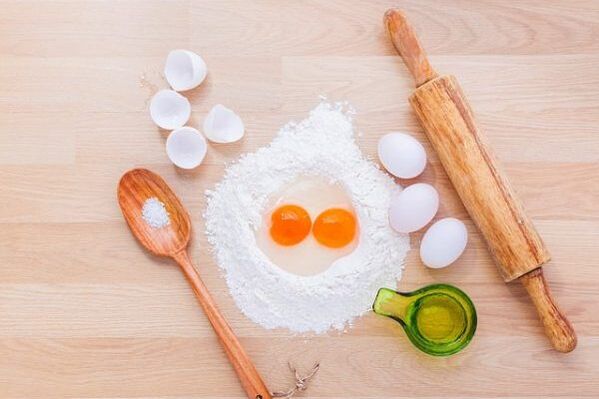 Préparez un plat pour un régime aux œufs qui élimine l'excès de poids. 