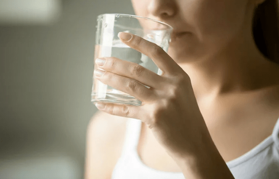 Buvez votre norme d'eau pour la journée