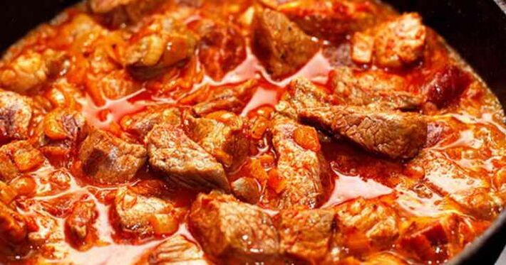 ragoût de bœuf avec un régime protéiné